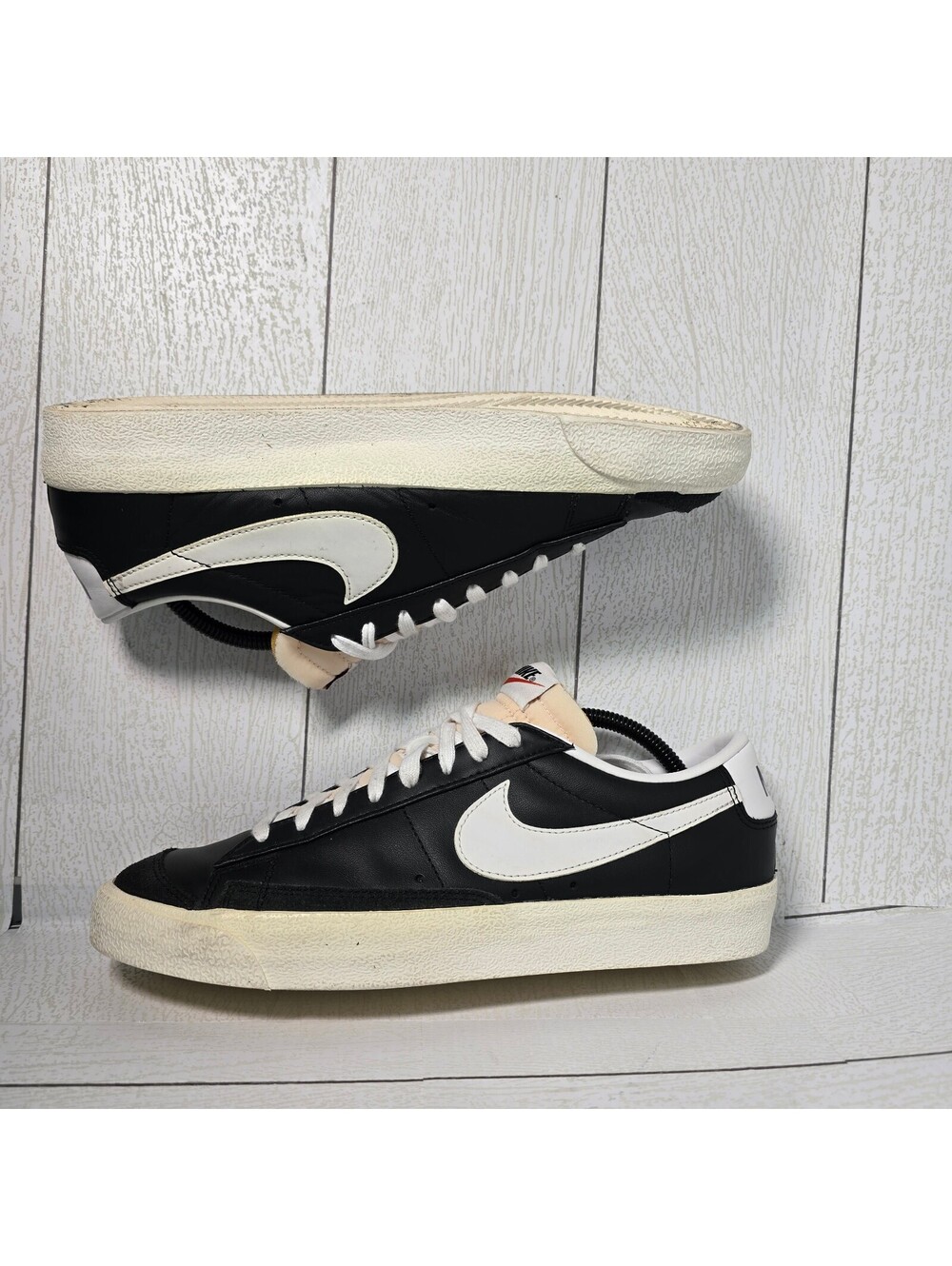 Nike Blazer Low ’77 Vintage DA6364-001 Men’s 9.5 Black White Leather Sneakers